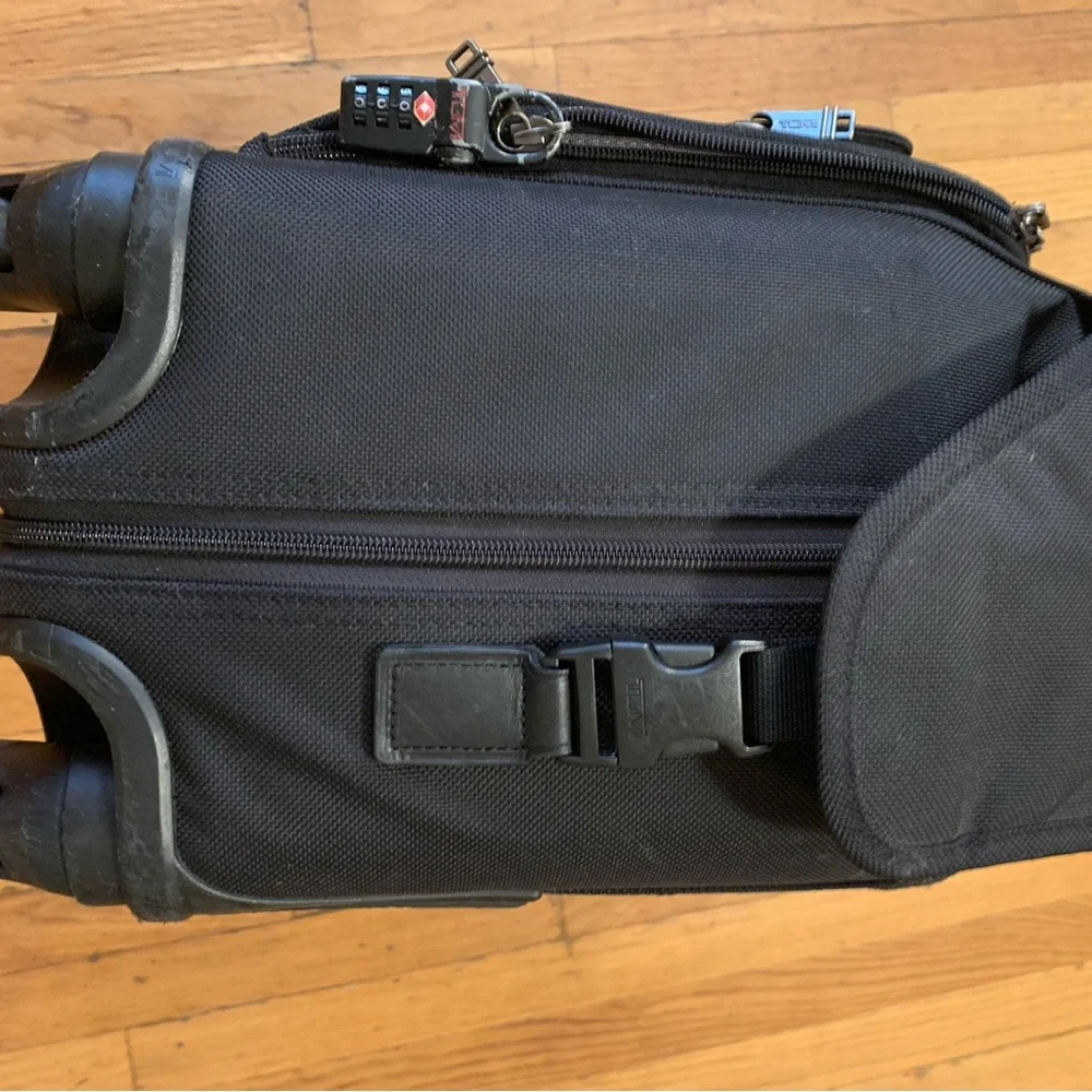 TUMI 22